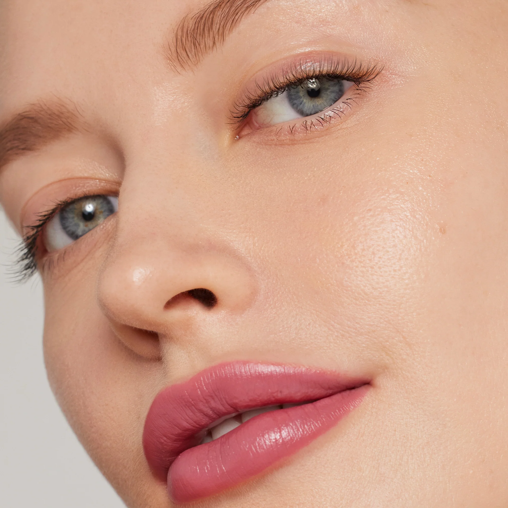 Longest Lash Thickening and Lengthening Mascara - Image 4